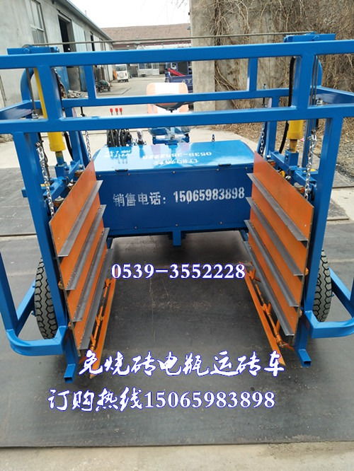 水泥磚電動(dòng)搬運(yùn)叉車(chē) 高效生產(chǎn)與運(yùn)輸搬運(yùn)的革新設(shè)備